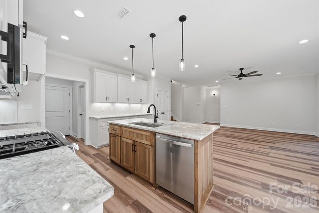 1917 Skyfall Lane, Hickory, NC 28602