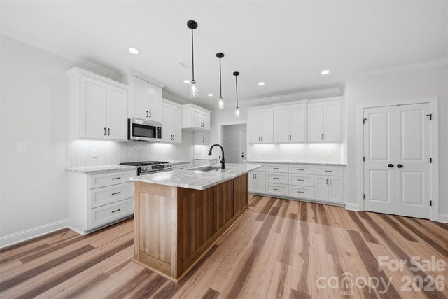 1917 Skyfall Lane, Hickory, NC 28602