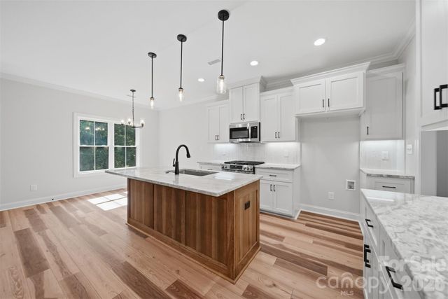 1917 Skyfall Lane, Hickory, NC 28602