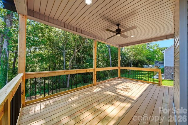 1917 Skyfall Lane, Hickory, NC 28602
