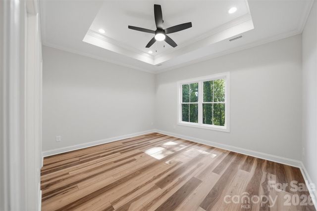 1917 Skyfall Lane, Hickory, NC 28602
