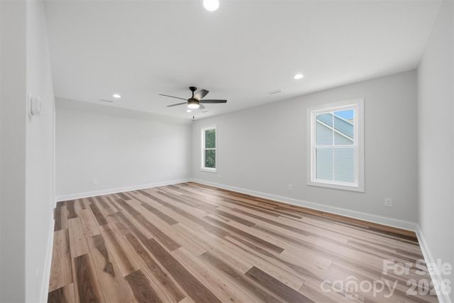 1917 Skyfall Lane, Hickory, NC 28602