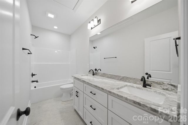 1917 Skyfall Lane, Hickory, NC 28602