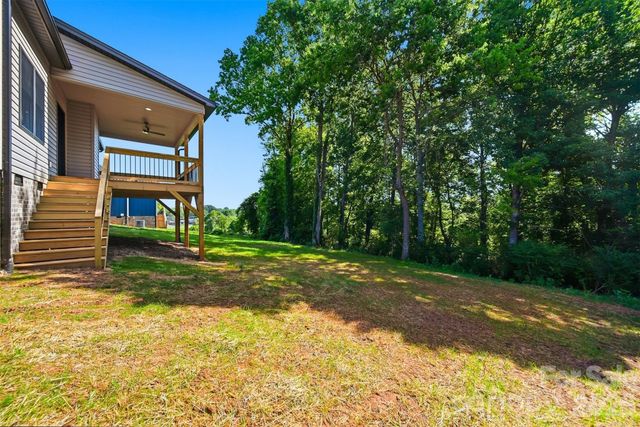 1917 Skyfall Lane, Hickory, NC 28602