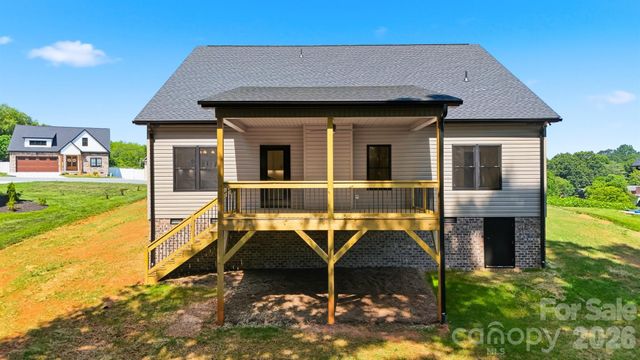1917 Skyfall Lane, Hickory, NC 28602