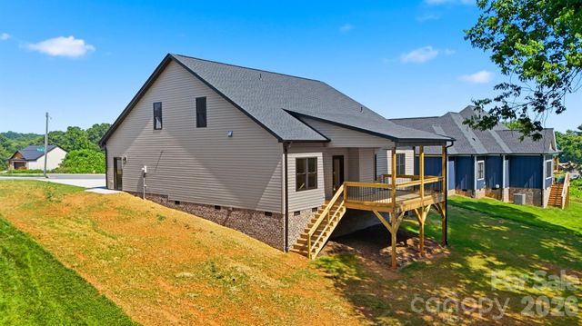 1917 Skyfall Lane, Hickory, NC 28602
