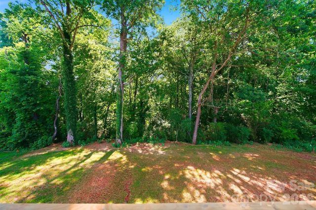 1917 Skyfall Lane, Hickory, NC 28602