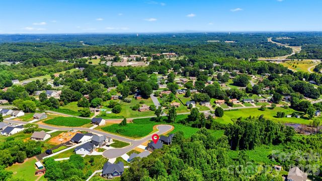 1917 Skyfall Lane, Hickory, NC 28602