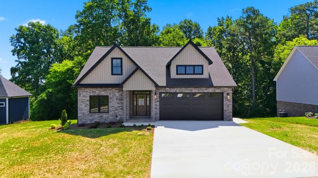 1917 Skyfall Lane, Hickory, NC 28602
