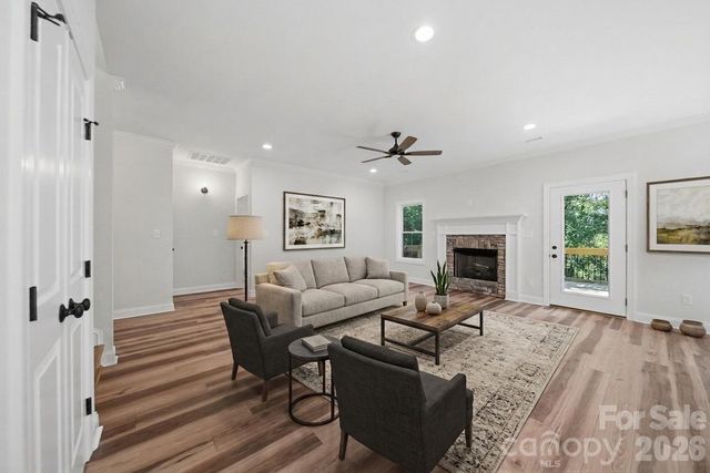 1917 Skyfall Lane, Hickory, NC 28602