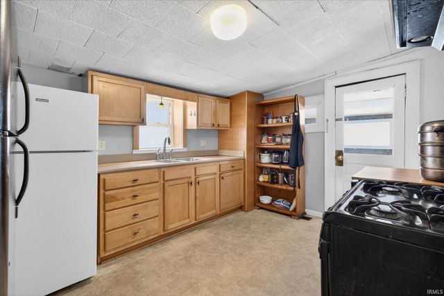 927 W 6th Street, Bloomington, IN 47404