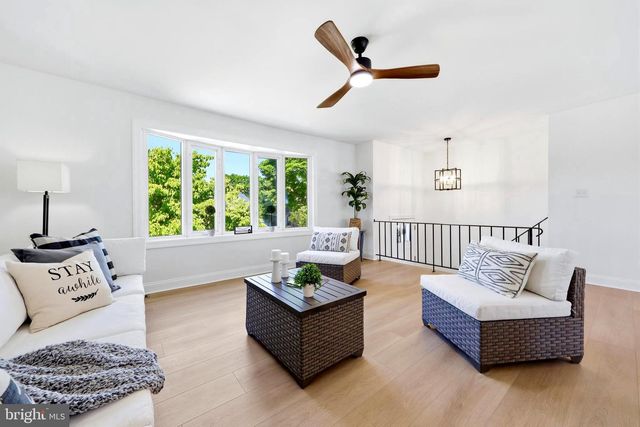 10 WINDY DR, Blackwood, NJ 08012