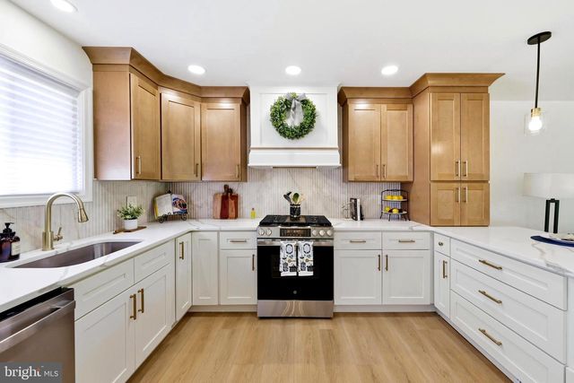 10 WINDY DR, Blackwood, NJ 08012