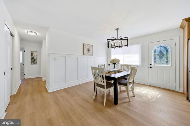 10 WINDY DR, Blackwood, NJ 08012