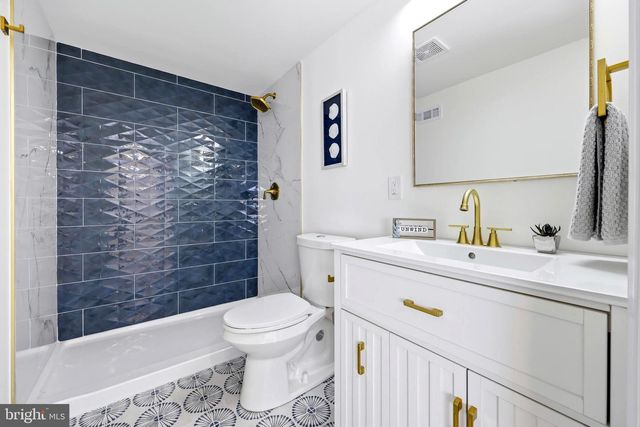 10 WINDY DR, Blackwood, NJ 08012