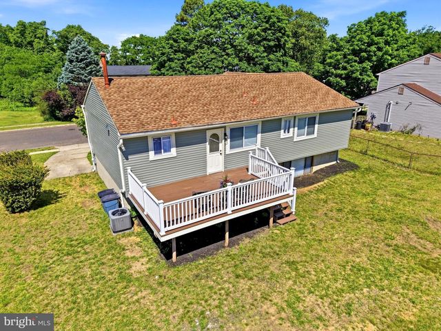 10 WINDY DR, Blackwood, NJ 08012