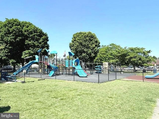 10 WINDY DR, Blackwood, NJ 08012