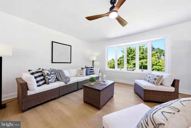 10 WINDY DR, Blackwood, NJ 08012