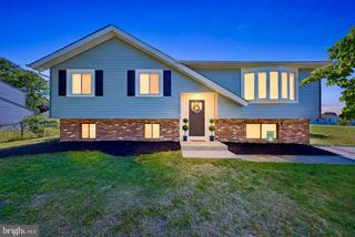 10 WINDY DR, Blackwood, NJ 08012
