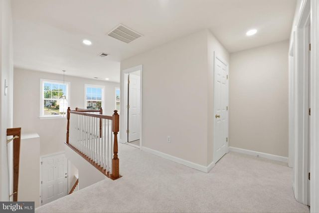 18506 QUANTICO GATEWAY DR, Triangle, VA 22172