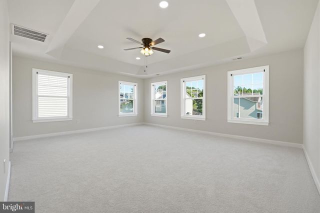 18506 QUANTICO GATEWAY DR, Triangle, VA 22172