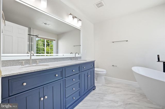 18506 QUANTICO GATEWAY DR, Triangle, VA 22172