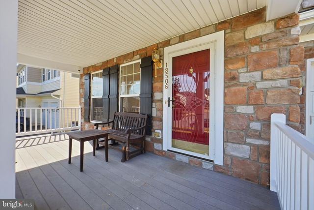 18506 QUANTICO GATEWAY DR, Triangle, VA 22172