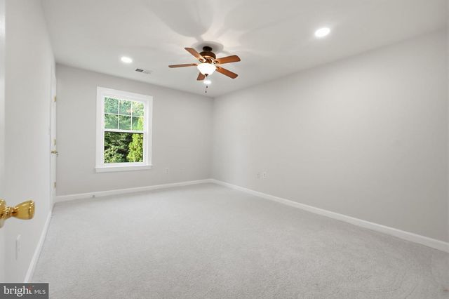 18506 QUANTICO GATEWAY DR, Triangle, VA 22172
