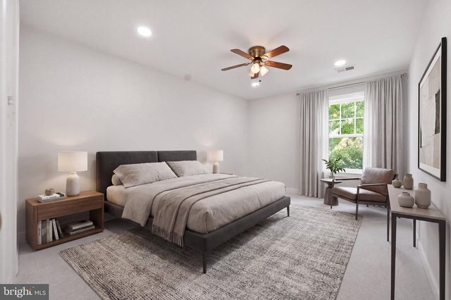18506 QUANTICO GATEWAY DR, Triangle, VA 22172