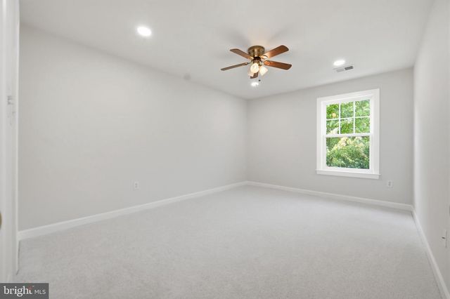 18506 QUANTICO GATEWAY DR, Triangle, VA 22172