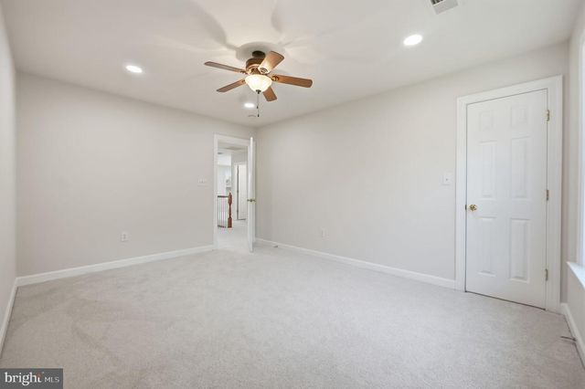 18506 QUANTICO GATEWAY DR, Triangle, VA 22172