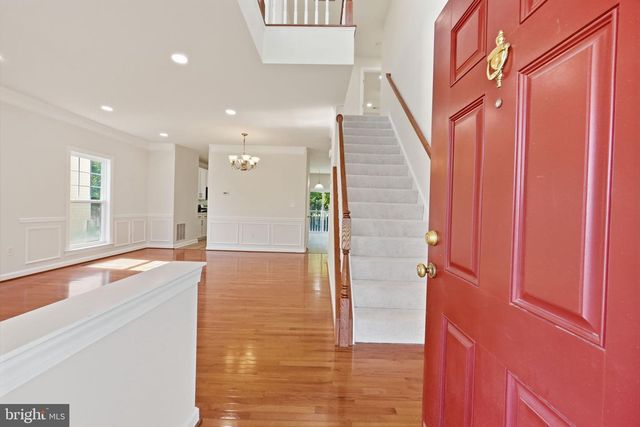 18506 QUANTICO GATEWAY DR, Triangle, VA 22172