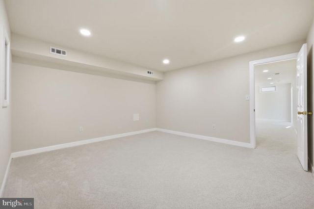 18506 QUANTICO GATEWAY DR, Triangle, VA 22172