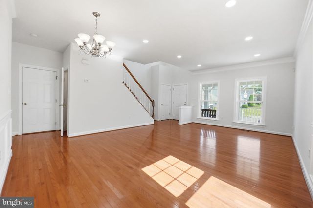 18506 QUANTICO GATEWAY DR, Triangle, VA 22172