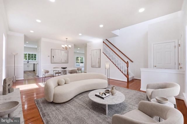 18506 QUANTICO GATEWAY DR, Triangle, VA 22172