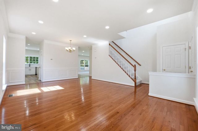 18506 QUANTICO GATEWAY DR, Triangle, VA 22172