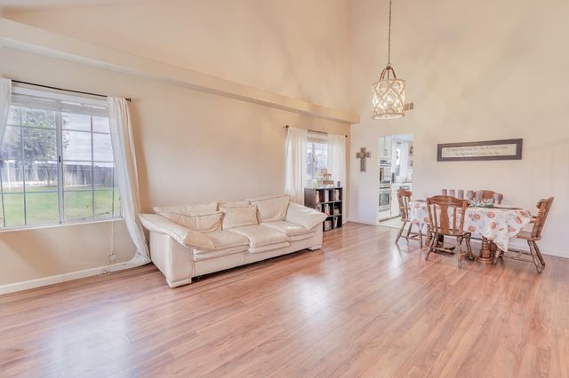 2149 McKinley Ct, Los Banos, CA 93635