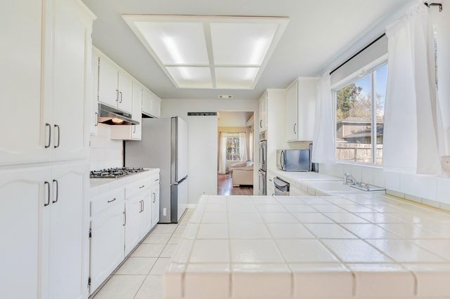 2149 McKinley Ct, Los Banos, CA 93635