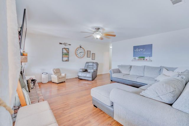 2149 McKinley Ct, Los Banos, CA 93635