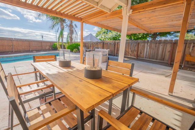 2149 McKinley Ct, Los Banos, CA 93635