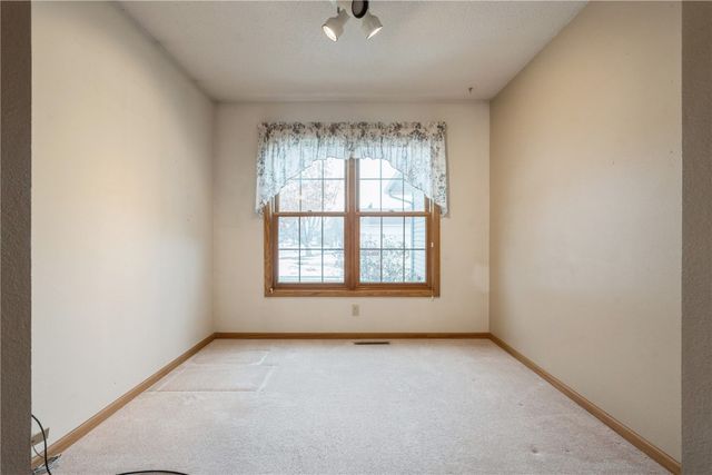 385 W 34th Avenue, Marion, IA 52302