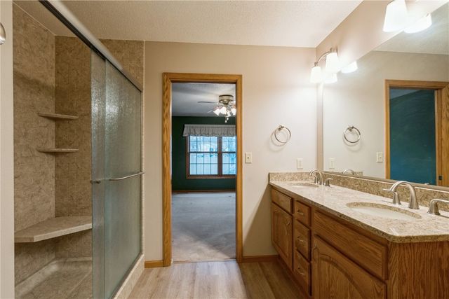 385 W 34th Avenue, Marion, IA 52302