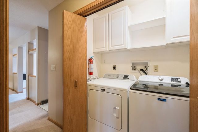 385 W 34th Avenue, Marion, IA 52302