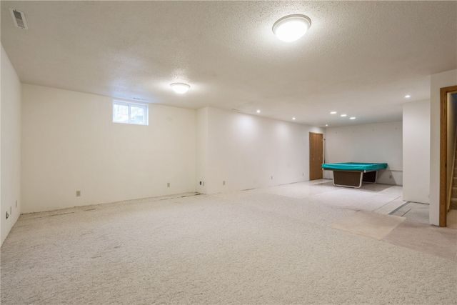 385 W 34th Avenue, Marion, IA 52302