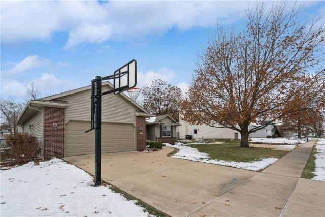 385 W 34th Avenue, Marion, IA 52302