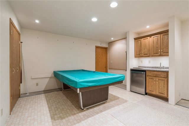 385 W 34th Avenue, Marion, IA 52302