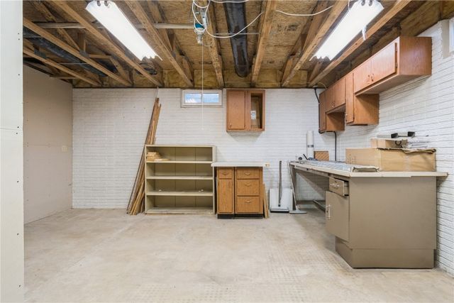 385 W 34th Avenue, Marion, IA 52302