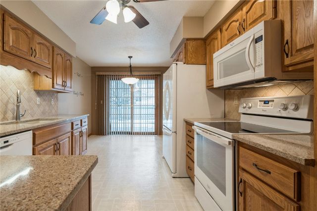 385 W 34th Avenue, Marion, IA 52302