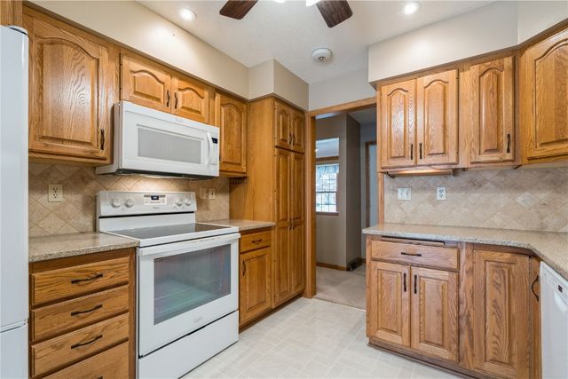 385 W 34th Avenue, Marion, IA 52302