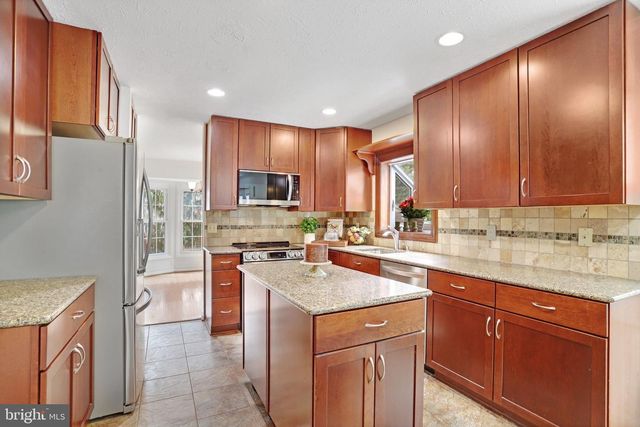 2002 JONATHAN DR, Sterling, VA 20164